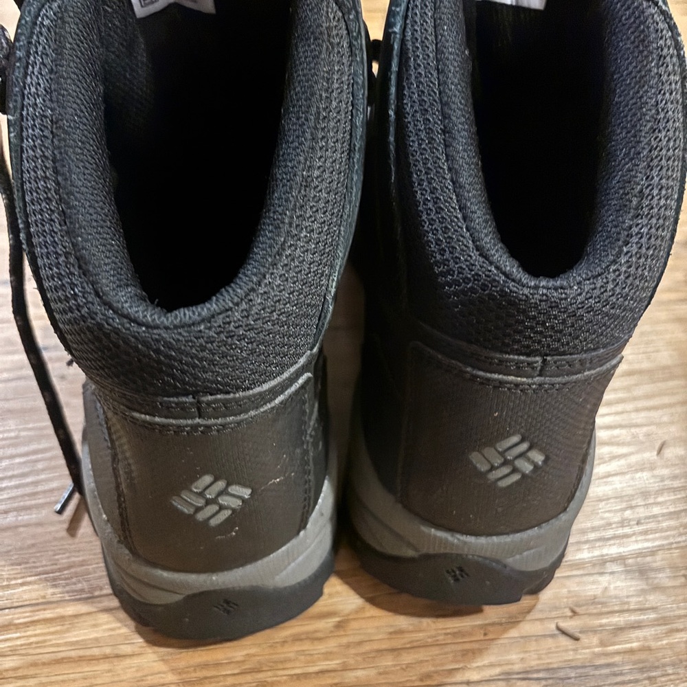 Columbia Men's Black Outdoor Hiking Boots - Picture 6 of 6